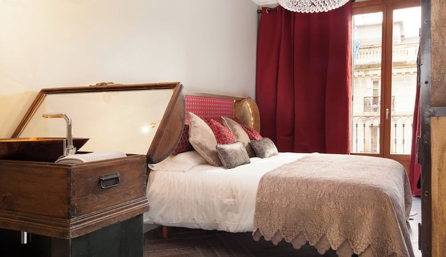 Exquisite Renovated Flat With Lots Of History At The Core Of Barcelona 3 BR 3BTH