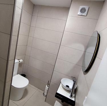 Apartamento cerca del centro y de la estación Santa Justa a pie, 1 plaza de Parking gratis